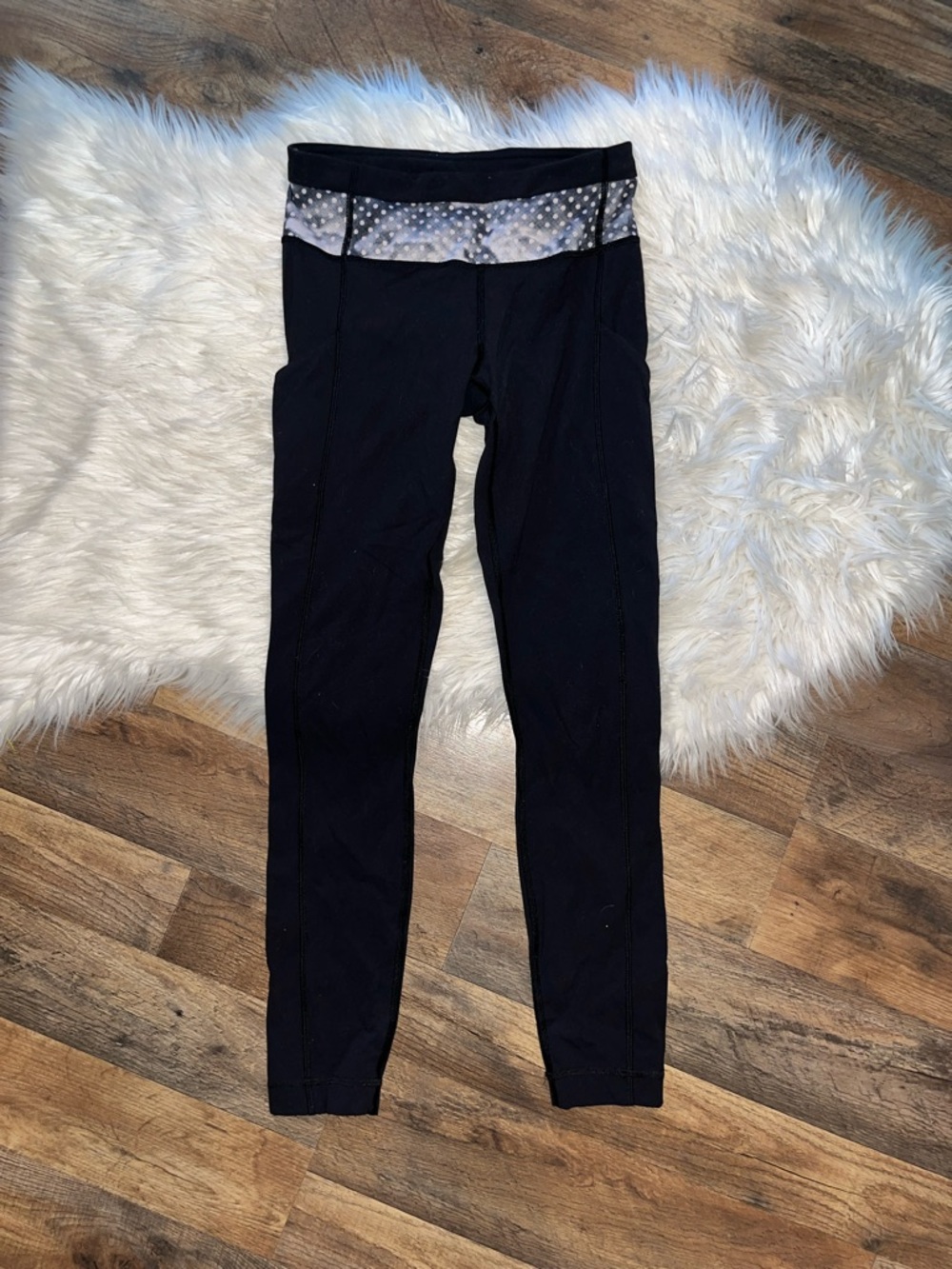 Lululemon Black Athletic Leggings Size 4 Side Pockets Polka Dot Waistband